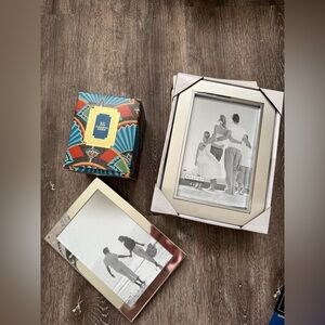 2 NWT picture frames and candle